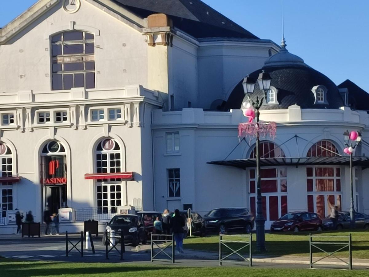 Un Nid D ' Amour Cabourg Exterior foto