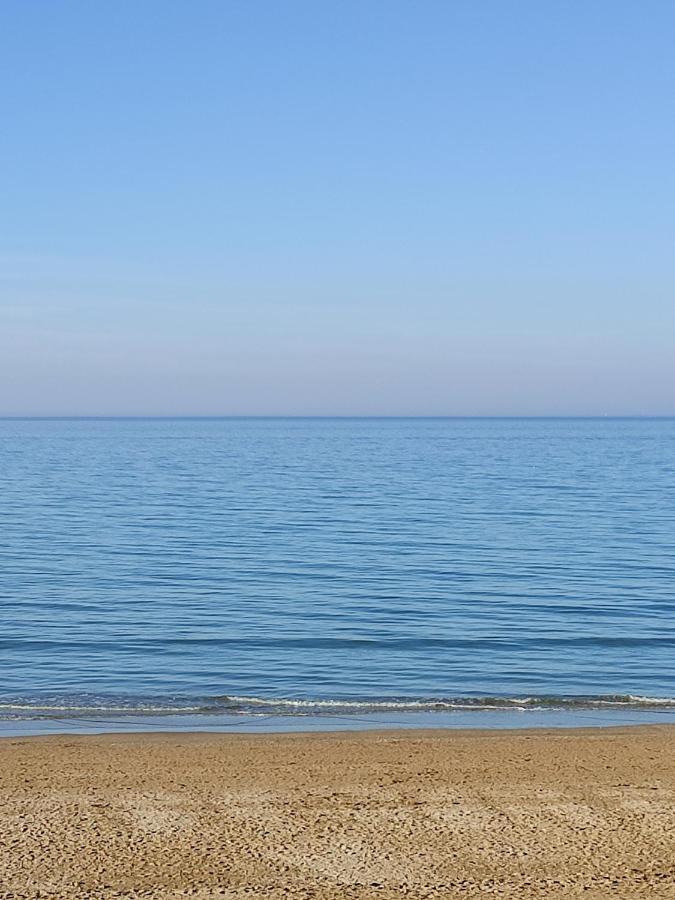 Un Nid D ' Amour Cabourg Exterior foto